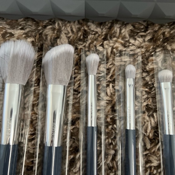 LaRuce Beauty Brush Set & Brush Storage - Picture 6 of 11